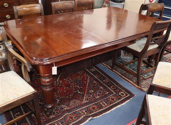 A Victorian mahogany dining table 195cm extended (one spare leaf)